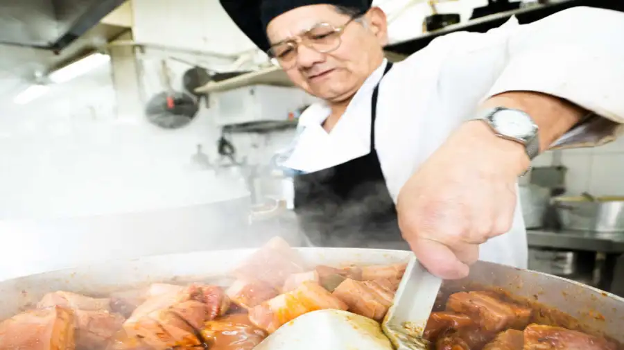 Pizzerías Güerrin y El Cuartito; de la parrilla porteña Don Julio; y de la Fonda del Tío, un restó ubicado en Bariloche 20230704
