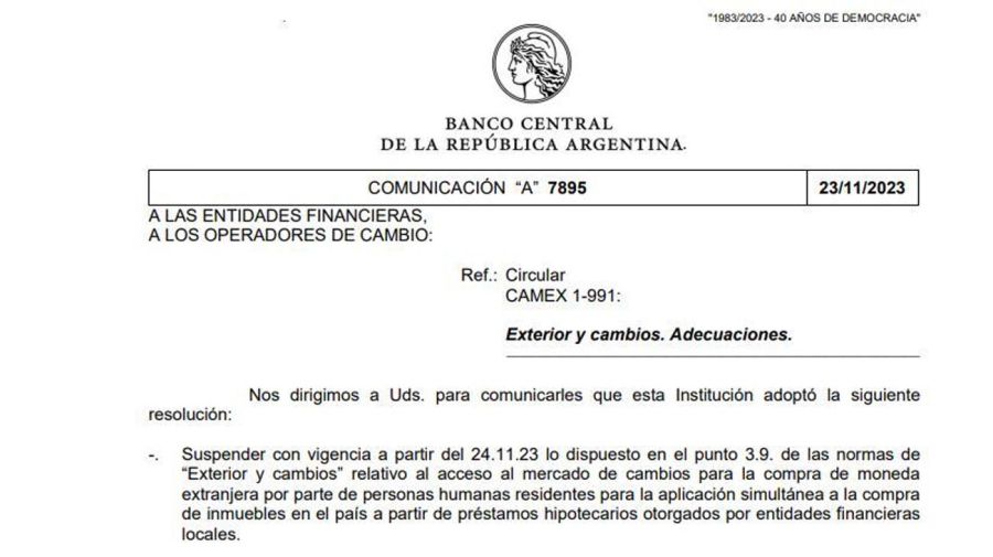 El Banco Central suspendió la venta de dólares oficiales con pesos de créditos hipotecarios.
