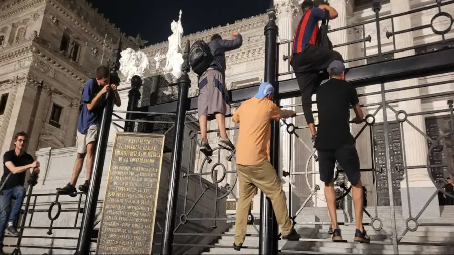 Cacerolazo en el Congreso 20231220