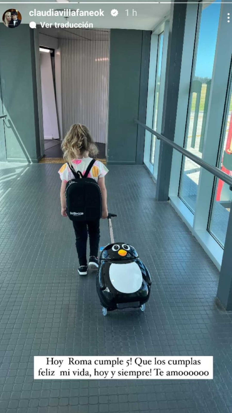 El look canchero de Roma, la hija de Dalma Maradona, para viajar en avión