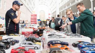los-infaltables-locales-de-autos-en-escala