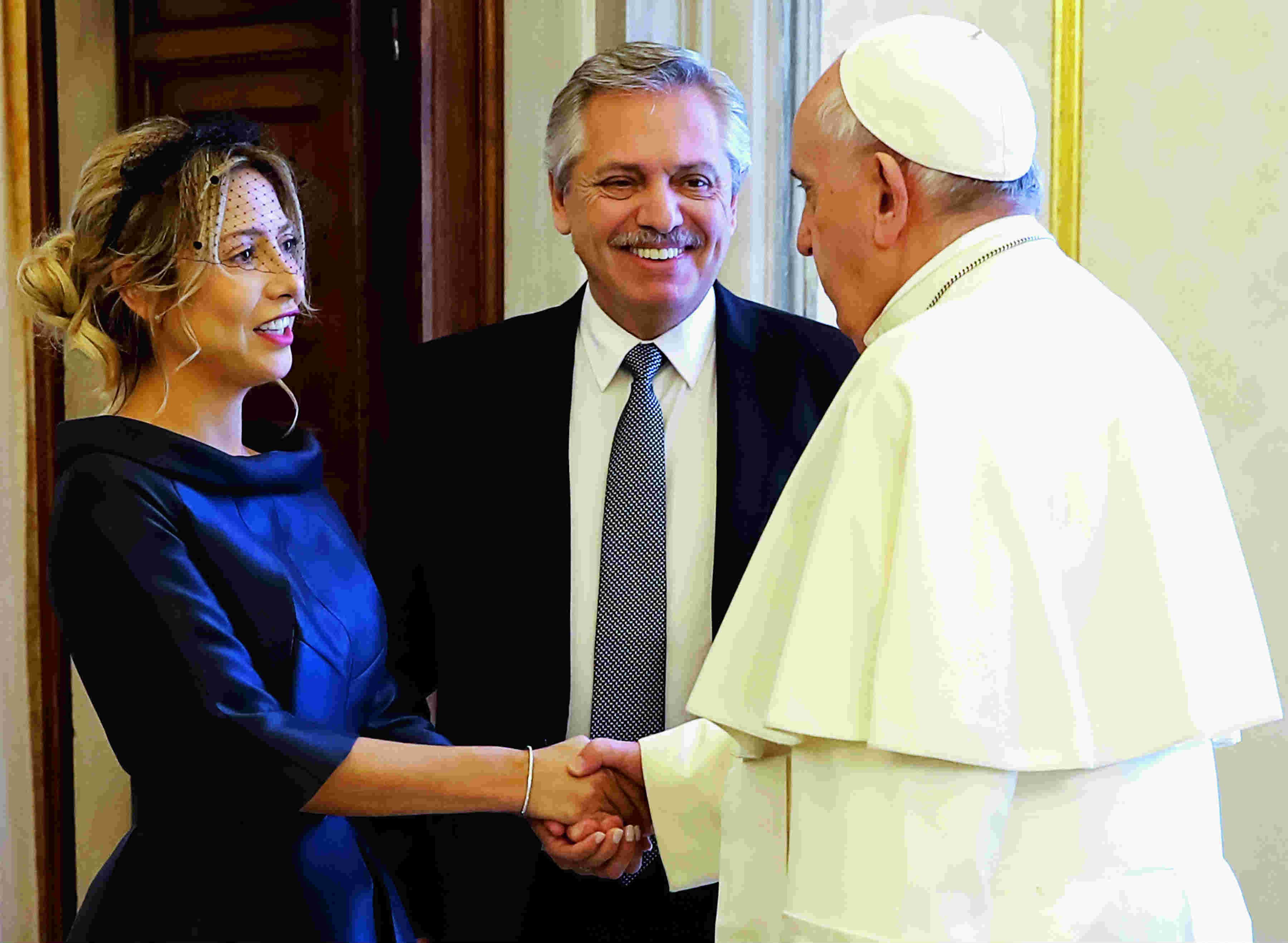 Las mejores fotos del encuentro entre Alberto Fernández y Fabiola con Francisco