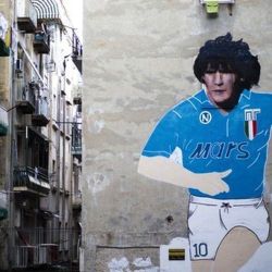 Uno de los murales más famosos está en el Quartieri Spagnoli.
