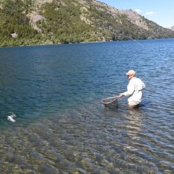 Lago Filo Hua Hum, destino ideal para medirse con buenas truchas.