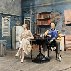 Colón Fábrica, en pleno barrio de La Boca, exhibe los magníficos vestuarios y decorados de nuestro primer Coliseo.