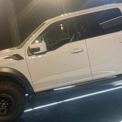 Llegan las automotrices más destacadas de Argentina a Cariló para presentar sus novedades con ingeniosas puestas de marketing