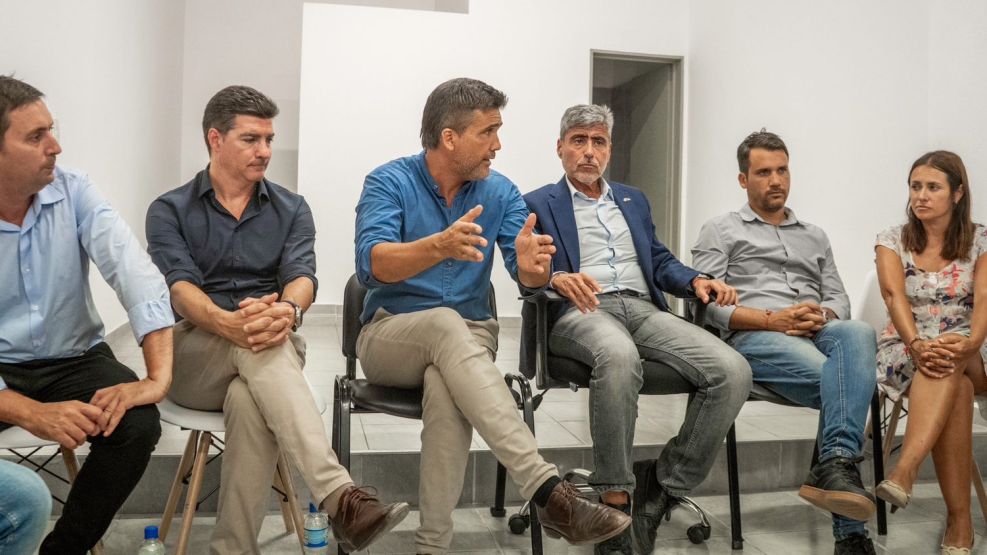 Facundo Torres con intendentes y Jefes comunales del departamento Santa María