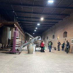 La bodega Cousiño Macul, ubicada a media hora del centro de Santiago de Chile, es un oasis centenario que también tiene actividades para chicos en un sector alcohol free.