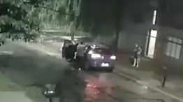 El robo quedó registrado por una cámara de seguridad.