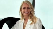 Como Pamela Anderson, Cecilia Bolocco se muestra sin una gota de maquillaje