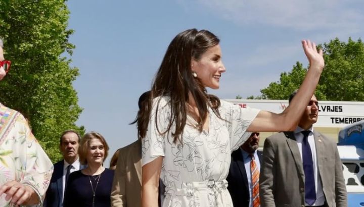 Letizia Ortiz y su look chic sin esfuerzo que cualquiera puede replicar