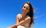 Estilo camisero con falda anudada, el vestido con el que Pampita adelantó la próxima tendencia del verano
